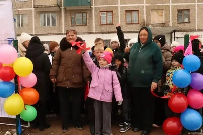 В поселке Даурия открыли детскую и спортивную площадки