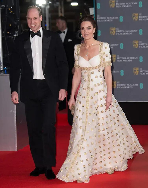 Платье с подснежниками и образ в стиле «старый Голливуд»: лучшие выходы Кейт Миддлтон на BAFTA