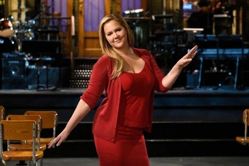 «Соцсети — это не ваша личность»: актриса Эми Шумер ответила на обвинения в попытках скрыть прежний лишний вес