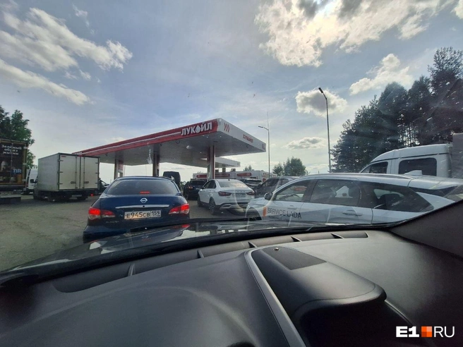 Путь из Карелии в Екатеринбург занял больше времени из-за очередей на заправках | Источник: читатель E1.RU Алексей