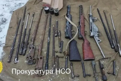 Новосибирца будут судить за торговлю затворами оружия
