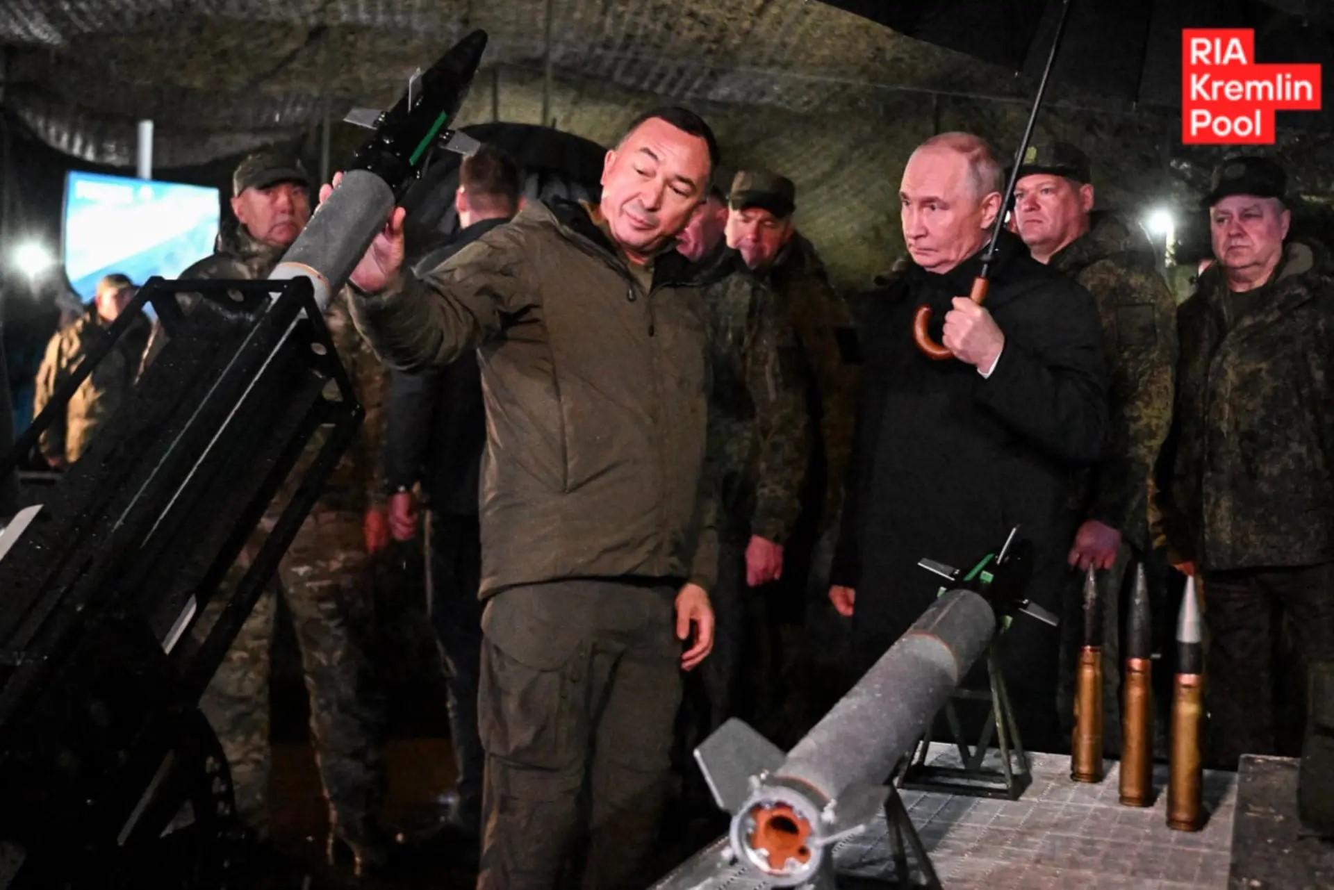 «Вашему вниманию — два типа реактивной „Герани“». Путину показали новую военную технику на учениях в Челябинской области