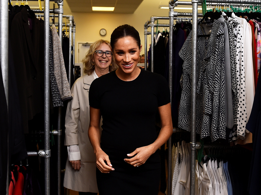 Меган Маркл во время посещения офиса Smart Works 10 января 2019 года | marieclaire.ru