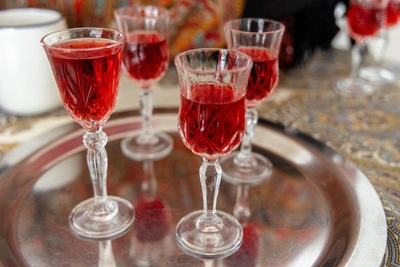 NGS70.RU shares four simple homemade liqueur recipes for New Year's