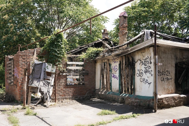 В старом центре много «убитых» зданий | Источник: Дарья Паращенко / 93.RU