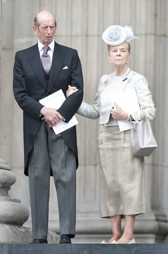 Рен Хауз: герцог и герцогиня КентскиеПринц Кентский – самый возрастной житель Кенсингтона. Вместе с супругой они перебрались в Рен-хаус из Анмер-холла в Норфолке (с 2011 года это загородная резиденция Кембриджских), а его мать, Марина, вдова родного дяди королевы, до конца дней своих занимала апартаменты 1, где теперь обитают Глостеры. Рен-хаус – приземистый домик в 2 этажа, расположенный как раз между Айви и Ноттингемским коттеджами (шумное соседство Кентским обеспечено).