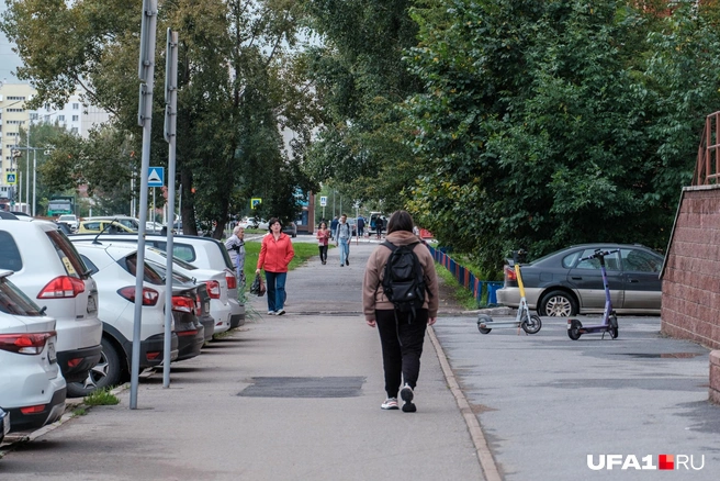Людей прибавилось к середине дня | Источник: Булат Салихов / UFA1.RU