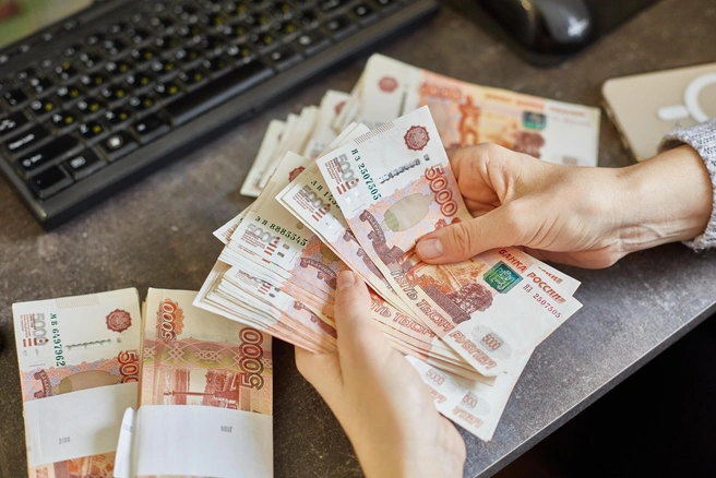 Оренбург оказался в середине рейтинга высоких зарплат | Источник: Роман Данилкин / 63.RU