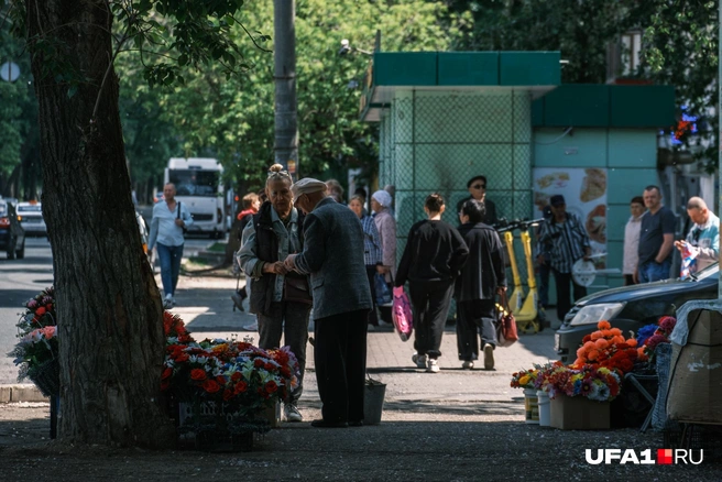 Торгуют по всей округе от рынка | Источник: Булат Салихов / UFA1.RU