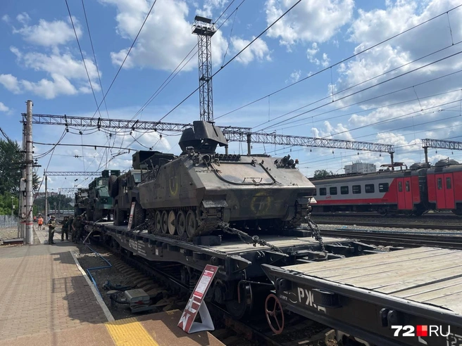 А это бронетранспортер M113. Его, как и технику выше, захватили в ЛНР | Источник: Радик Енчу / 72.RU