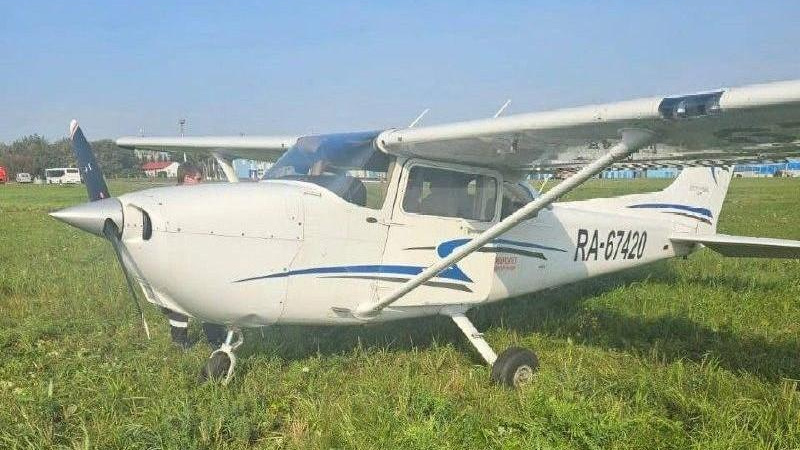 На борту были двое: в Татарстане самолет выкатился за взлетную полосу 