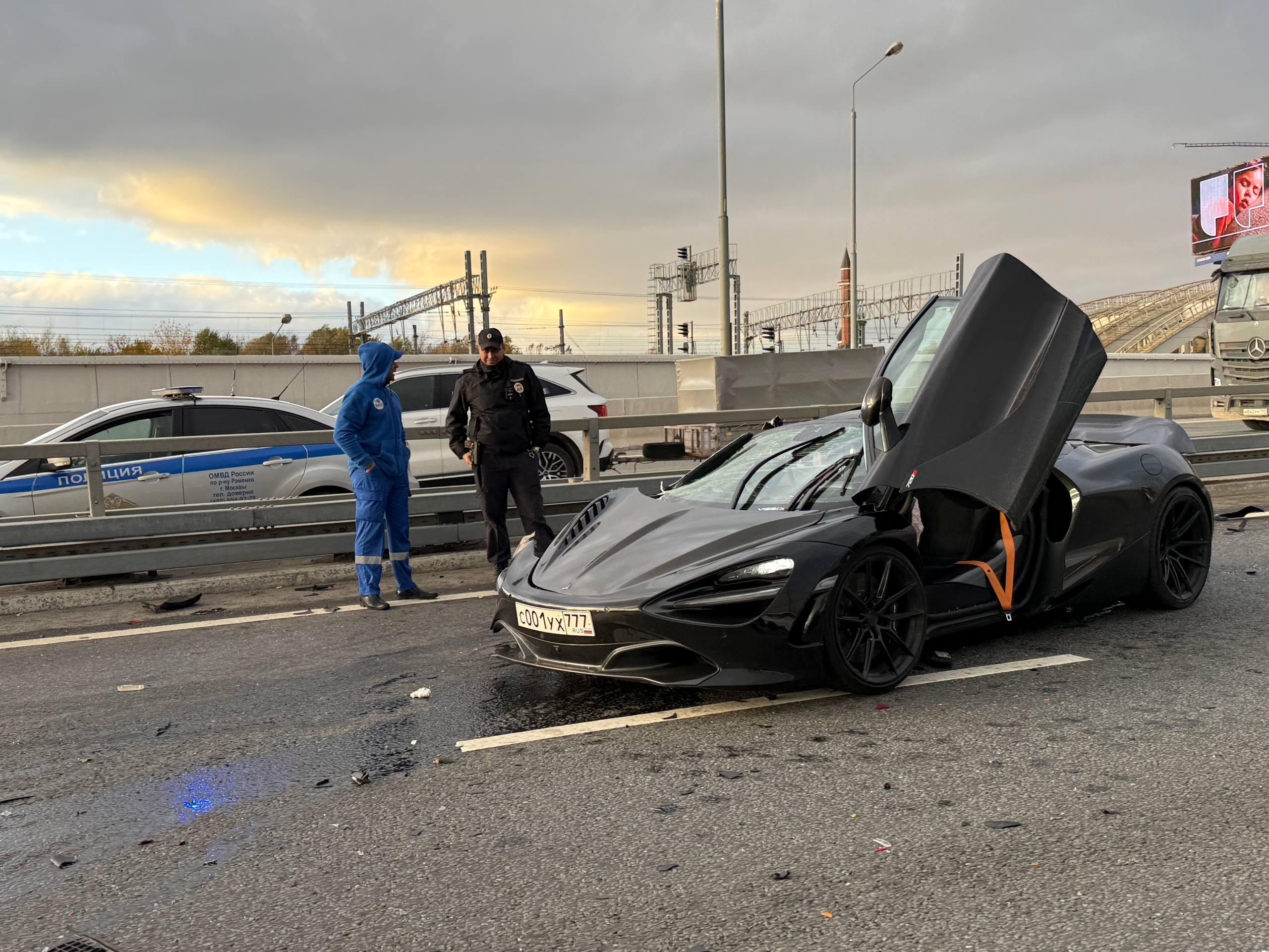Спорткар McLaren за 30 млн рублей попал в ДТП на западе Москвы — фото