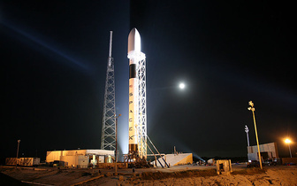 Ступень ракеты-носителя Falcon 9 впервые запустили повторно