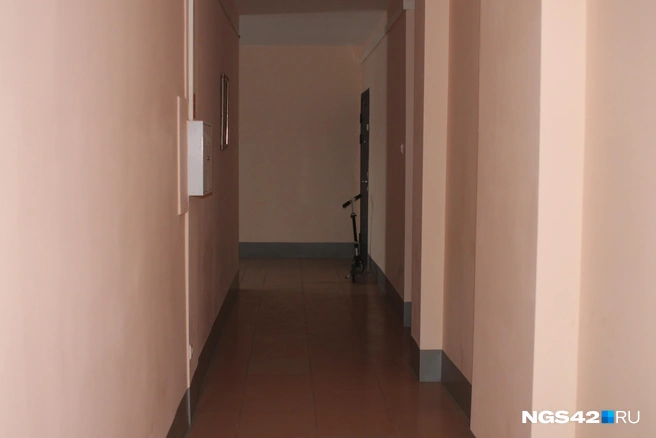 На каждой площадке по три квартиры | Источник: Елена Гуськова / NGS42.RU