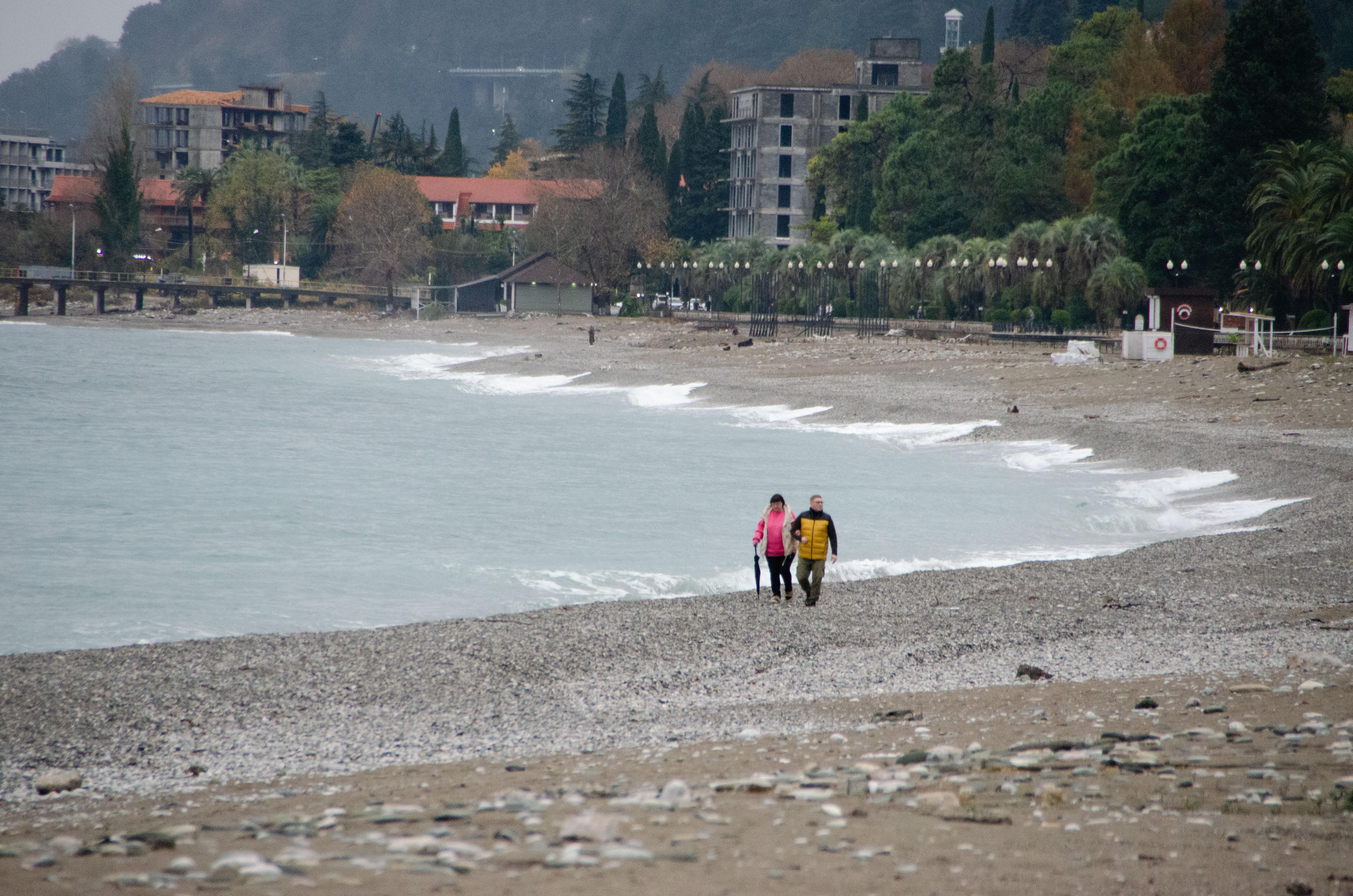 Зимний вечер в Гагре: скучно или идеально Показываем атмосферу Абхазии  фото