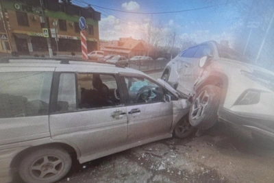 В Чите в ДТП пострадал водитель Nissan