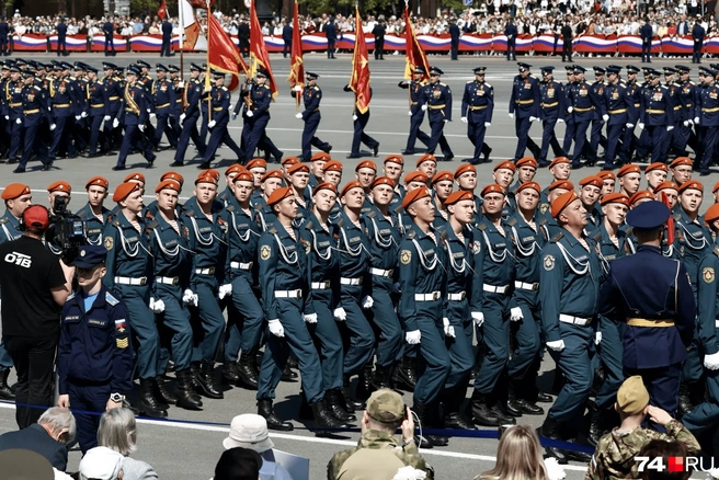Праздничные колонны промаршировали по площади | Источник: Наталья Лапцевич