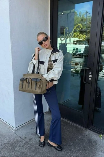 Эльза Хоск в ветровке Saint Laurent