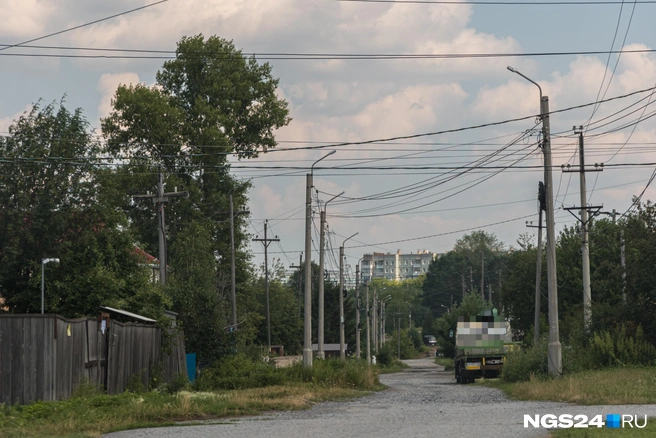 Фото сделано в другом месте (мы не можем показывать точное окружение и вид дома семьи — героев истории) | Источник: Мария Ленц / NGS24.RU