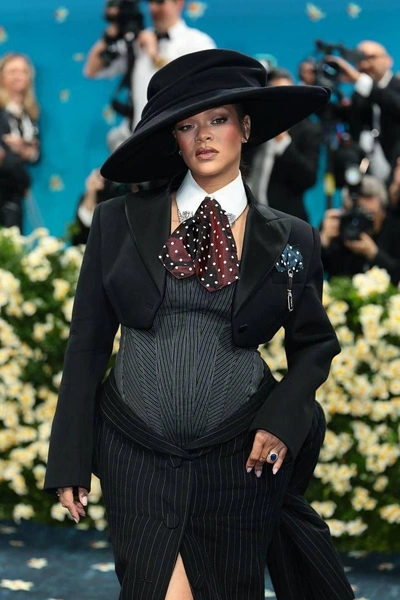 Рианна сообщила о третьей беременности: главная сенсация Met Gala-2025 | parents.ru