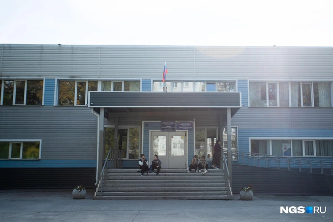 В этом году в школе учится 1120 детей при мощности учреждения на 800 человек | Источник: Андрей Бортко / NGS.RU