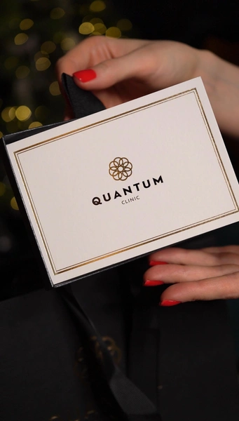 Подарочный сертификат Quantum ClinicСертификат Quantum Clinic — это способ подарить не вещь, а доступ к уходу за собой: от anti-age-программ и массажей до консультации врача. Обладатель сам выбирает процедуру или комплекс, поэтому такой подарок превращается в личную инвестицию в внешность, здоровье и уверенность.