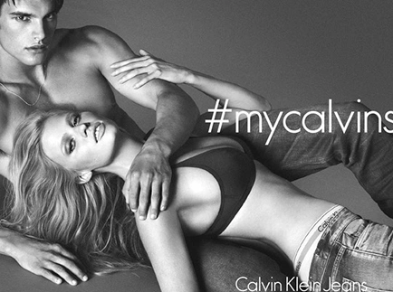Лара Стоун в рекламной кампании Calvin Klein