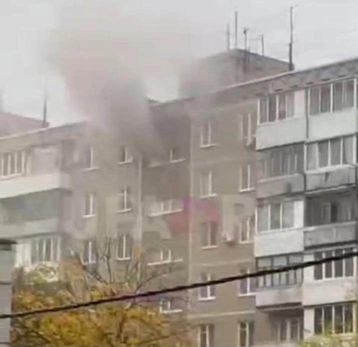 Пожар возник в одной из квартир девятиэтажного дома | Источник: Скриншот видео ufa_rb/ Telegram