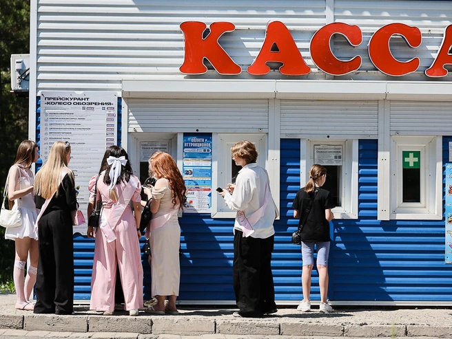 В магазинах и киосках выстроились длинные очереди | Источник: Наталья Лапцевич