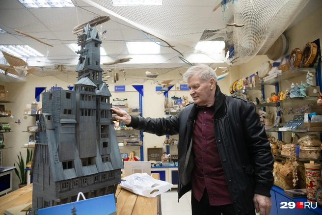 Автор идеи небоскреба с мини-версией своего дома | Источник: Иван Митюшев