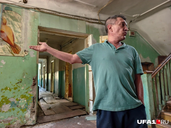 Руслан, житель аварийного дома | Источник: Булат Салихов / UFA1.RU