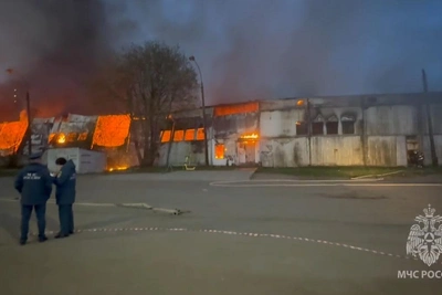 Сильный пожар под Петербургом: горело мебельное производство