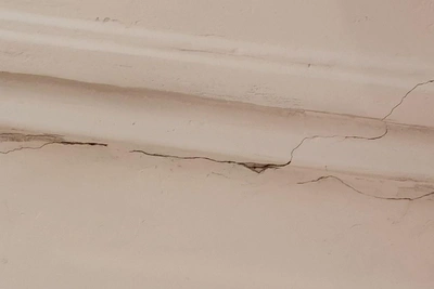 Новые трещины обнаружили в доме рядом со строящимся Смоленским мостом