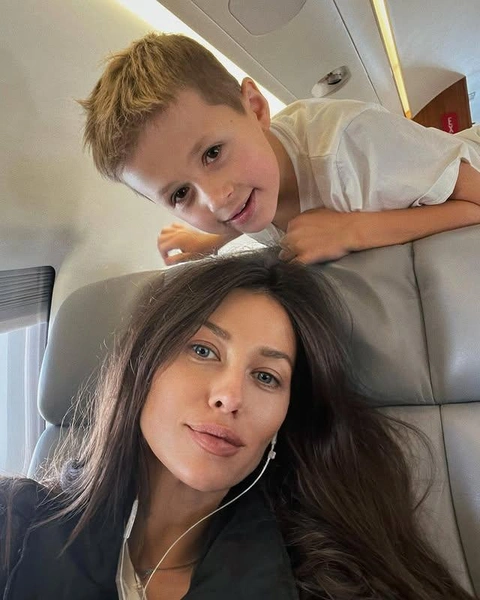 Сын супругов также увлекается хоккеем