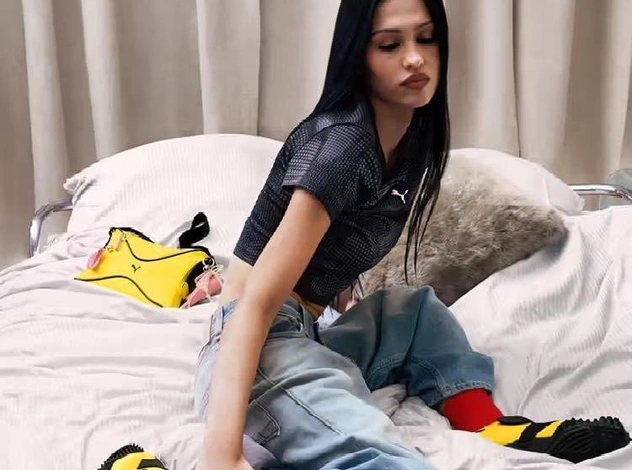 Топ-модель Амелия Грей и «монстры» Puma в расцветке, за которой охотятся поклонники футбола и кино