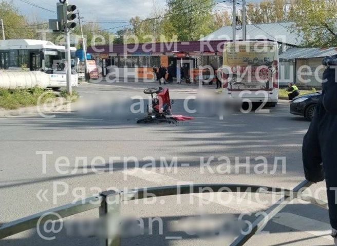 В ДТП на въезде в Недостоево пострадал водитель трицикла | ya62.ru