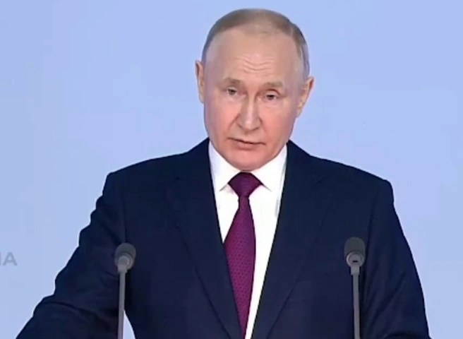 Российский рынок акций ускорил рост на фоне заявлений Путина о прочности экономики РФ | ya62.ru