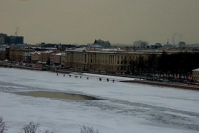 Cold Snap and Snowfall Hit St Petersburg