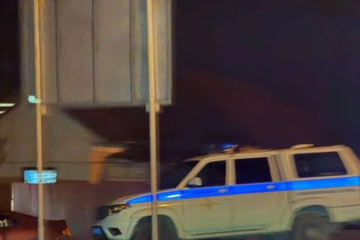 Полицейские в Тюмени прижали легковушку с двух сторон