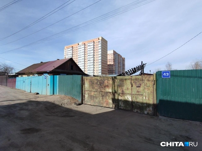 За частными домами уже возвышаются первые многоэтажки | Источник: Сергей Бумагин / CHITA.RU