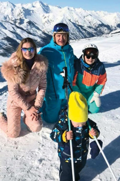 Марат с Лизой, Марселем и Амели на отдыхе в Альпах этой зимой