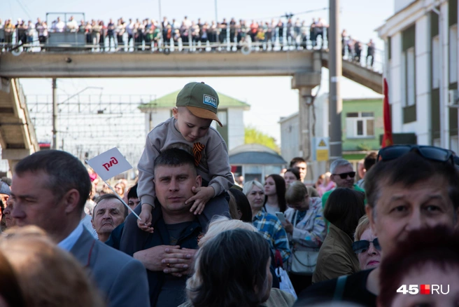 С моста тоже наблюдали | Источник: Надежда Тихомирова / 45.RU