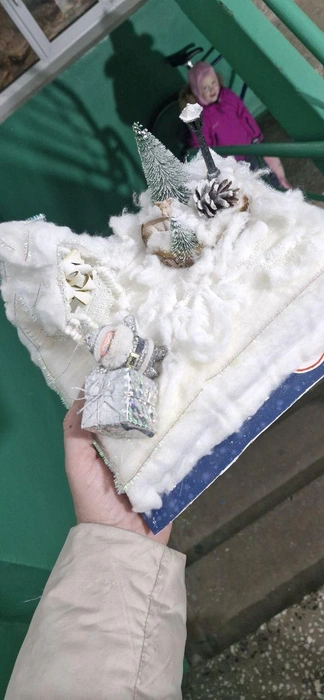 Поделка шестилетней Таисии, которой помогала мама | Источник: Валентина / T.me