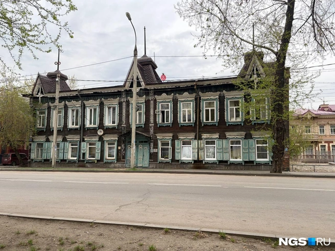 Главное очарование города — в его деревянных постройках прошлых веков | Источник: Настасья Медведева / NGS.RU