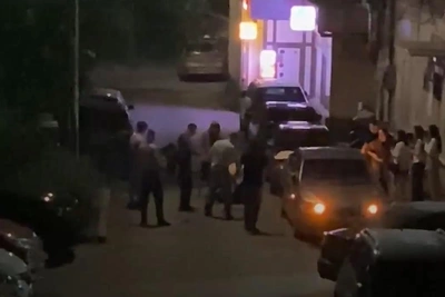 «Полицию вызовите, пожалуйста!»: видео драки в центре Волгограда