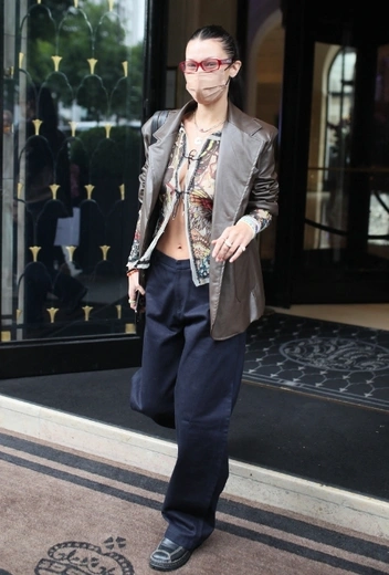 Белла Хадид в Париже | marieclaire.ru