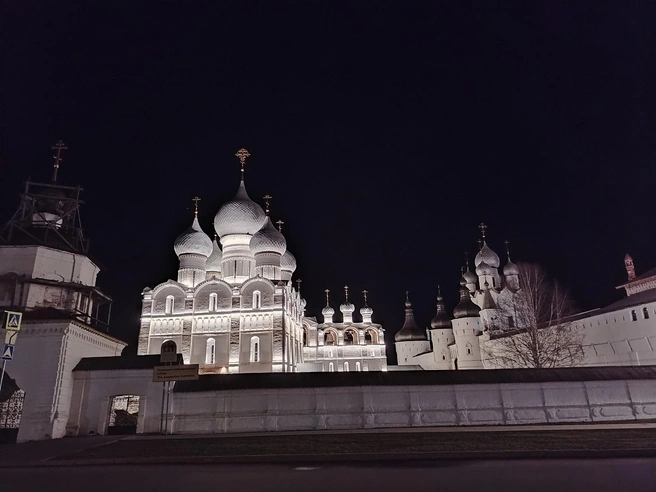 Другой вариант подсветки, в котором отсутствуют красные оттенки. | Источник: читатель 76.RU