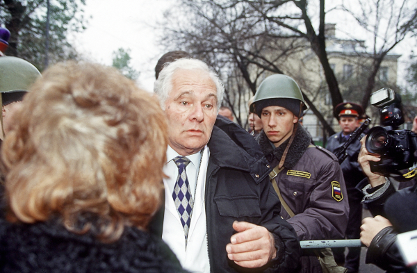 Кобзон и Рошаль вывели детей, а Пугачева не сумела. Роль звезд в помощи заложникам «Норд-Оста»