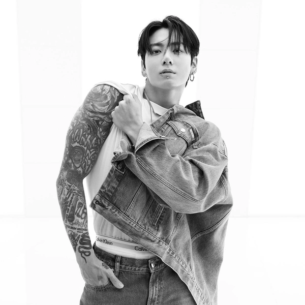 Рекламная кампания Calvin Klein, фотограф @mertalas | Источник: @calvinklein