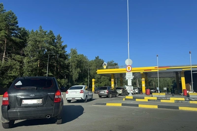 Утренние очереди на АЗС Кургана: водители ждут бензин